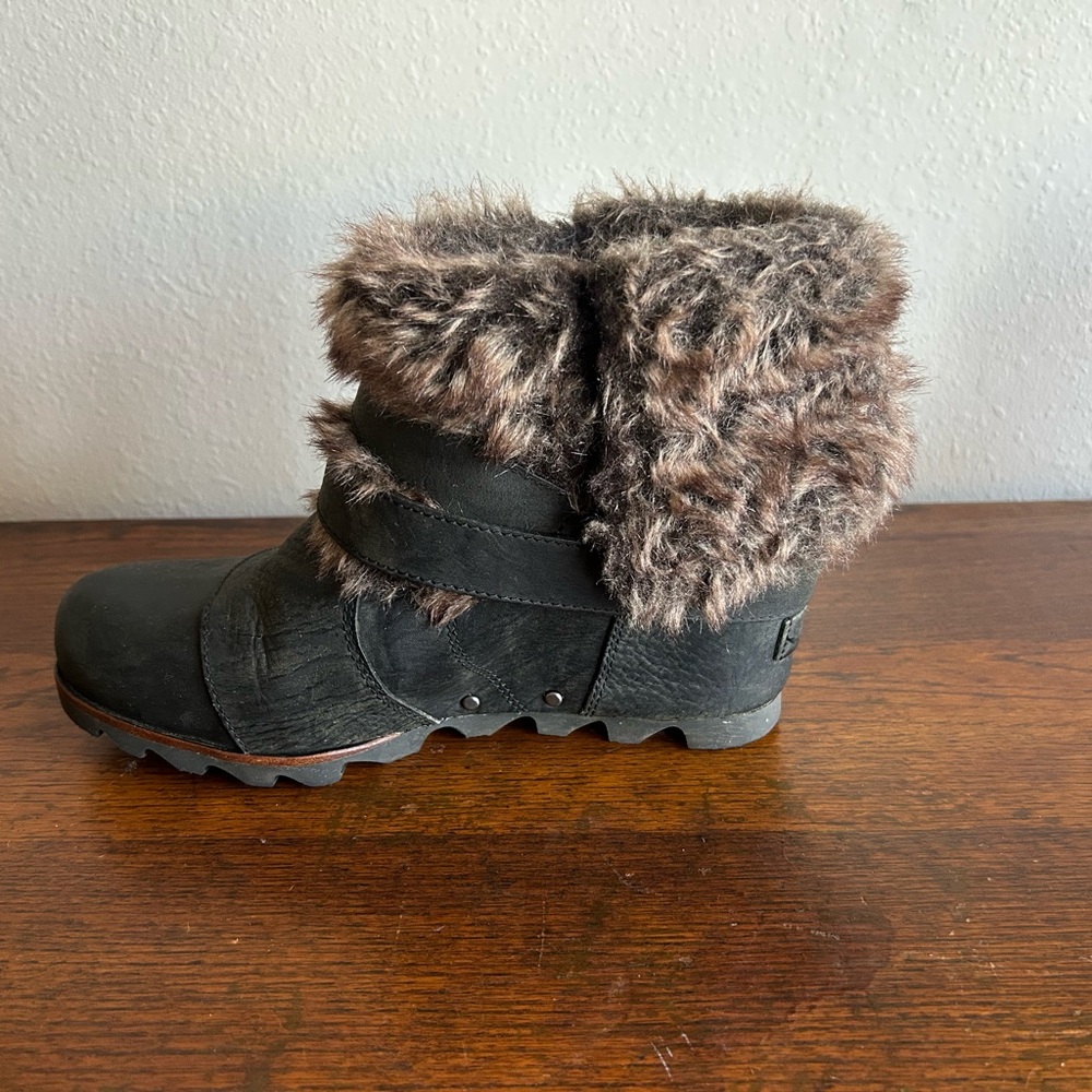 Sorel Joan of Arctic Wedge Ankle Boots Black Leather Faux Fur Trim Rocker Sz 9